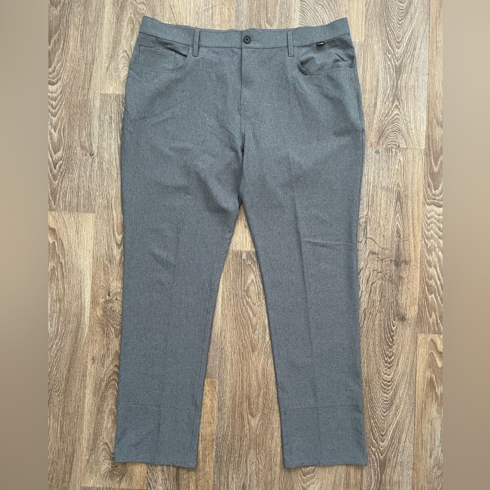 TravisMathew Men’s Gray Performance Golf Pants Size 40 Stretch Slim Fit